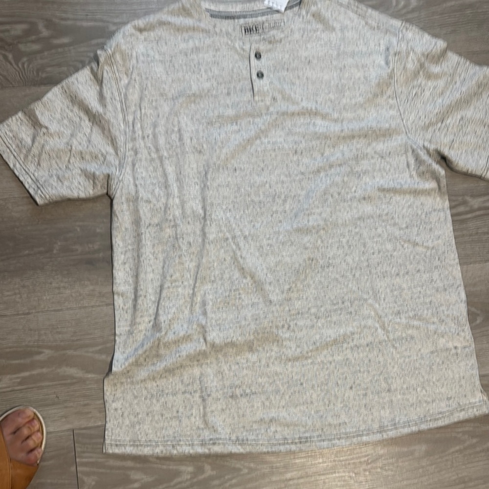 Buckle Light Gray Short Sleeve Henley